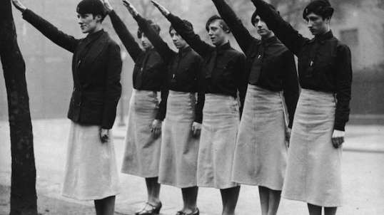 Las mujeres y el fascismo diez puntos de política fascista para las mujeres – Anne Brock-Griggs