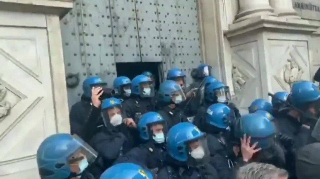 ITALIA POLICIA SACA SUS CASCOS Y TERMINA CON PANDEMIA